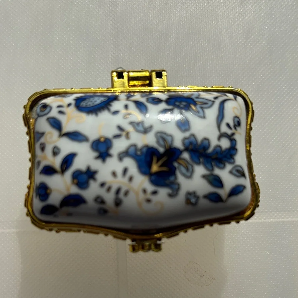 🔴New Set Of 3 Porcelain Tricket Boxes, Blue & White & Multicolored Butterflies - Picture 2 of 7